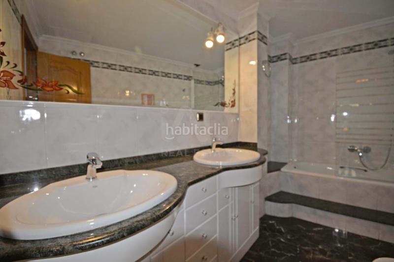 Foto cfe20086-d348-4882-9ec8-516f40f76134. Maison avec parking dans Sax