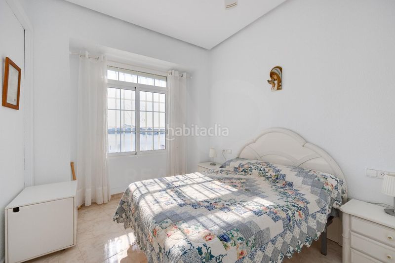 Foto f4df18a4-ad9b-41b7-8e51-b4fa78b2bae0. Pis amb aparcament a El Acequión Torrevieja