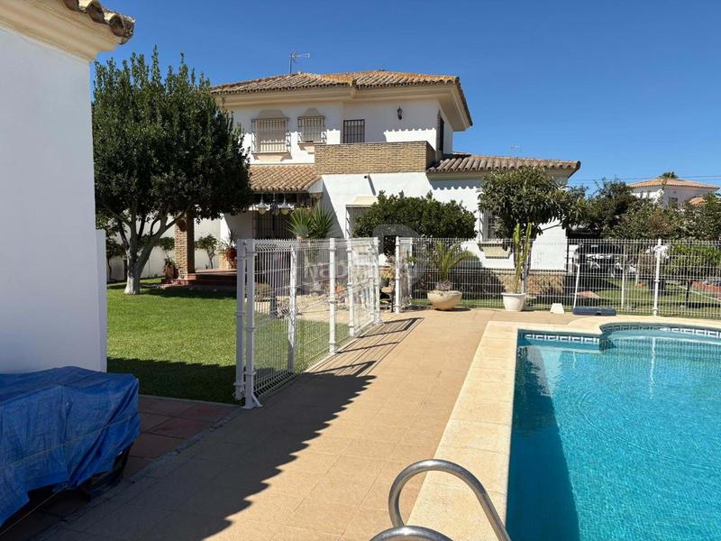 Foto 5797eb12-d549-4922-a90d-c6fad72f9f12. Chalet mit heizung pool in Los Gallos Chiclana de la Frontera