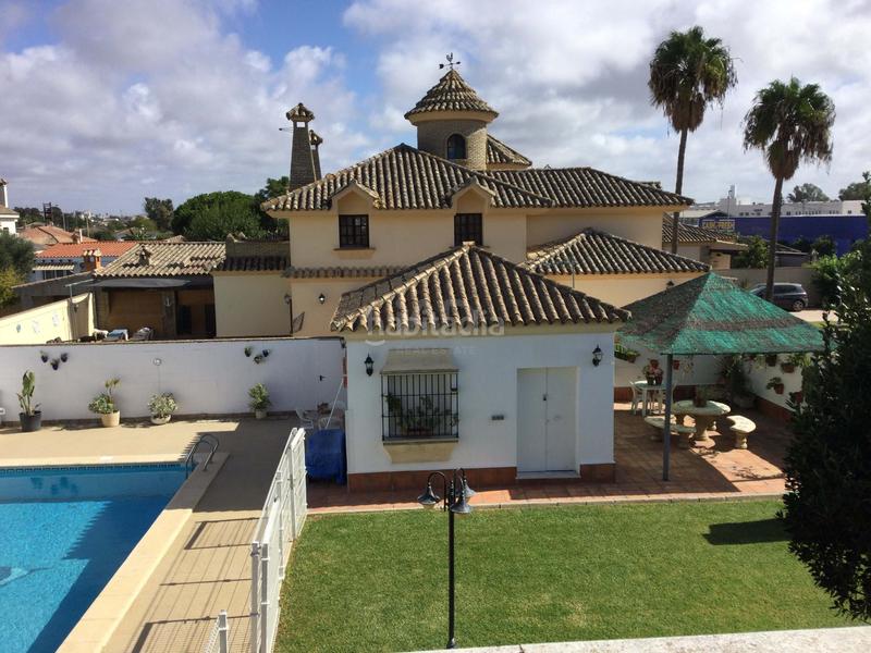 Foto dae2c78b-ec04-48d1-8b3c-a0fc8010a6fd. Chalet mit heizung pool in Los Gallos Chiclana de la Frontera