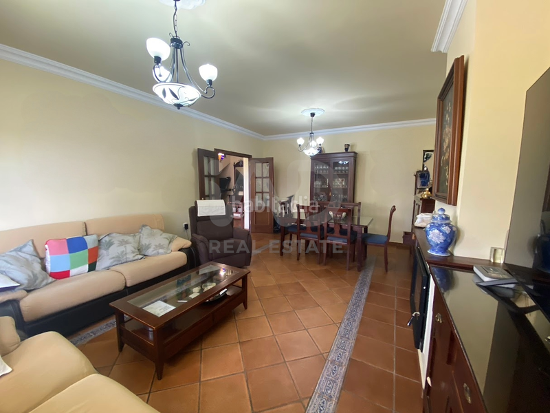 Foto f8c4ddfe-96f9-4d61-9f94-1485a1d36f6f. Chalet mit heizung pool in Los Gallos Chiclana de la Frontera