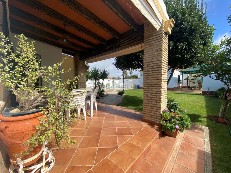 Foto 7ca7cbc5-7c2c-408b-a4de-b53cf1a07b97. Chalet en Los Gallos Chiclana de la Frontera