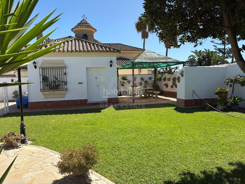 Foto 43e7b51f-e3a3-4133-943e-0ed05cbb1216. Chalet con riscaldamento piscina in Los Gallos Chiclana de la Frontera