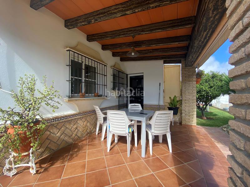 Foto 6a0b6d63-1247-4476-bf54-200d9b73b8c0. Chalet con riscaldamento piscina in Los Gallos Chiclana de la Frontera