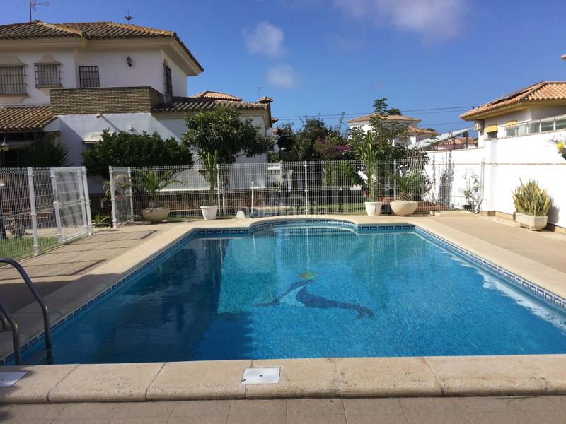 Foto bf5c986d-45ba-43ae-9b9a-25f5e50225e8. Xalet amb calefacció piscina a Los Gallos Chiclana de la Frontera