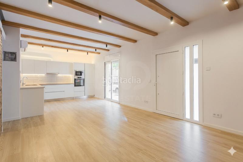 Foto bd64e7c3-9ec6-48a6-ab28-7d4b9c38887d. Estudi a Porta Barcelona