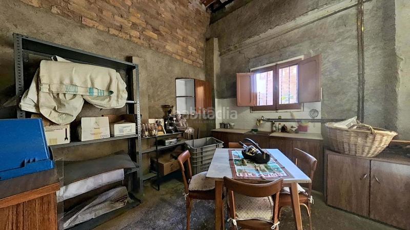 Foto 011e8198-66f0-4843-a678-9b6f5609085e. Édifice dans Alfés