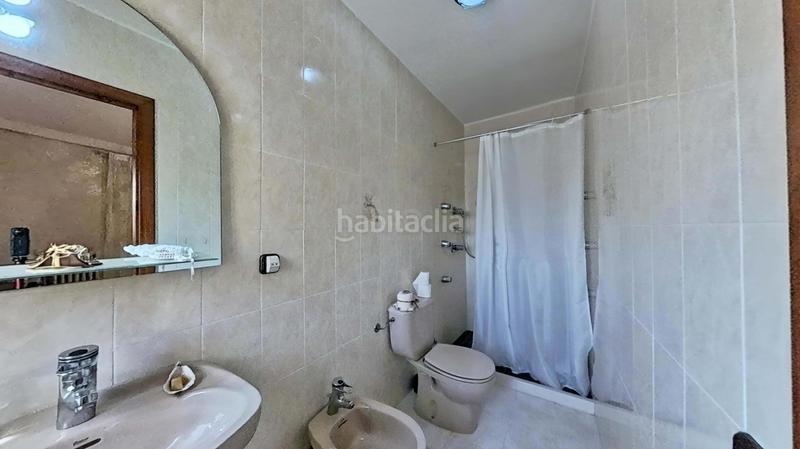 Foto 38ced45c-aee4-4e60-9073-6f88c6843913. Édifice dans Alfés