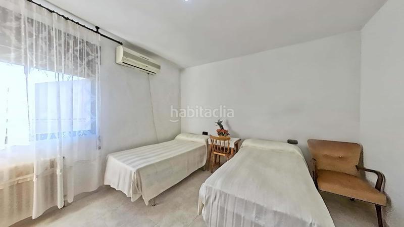 Foto 2f478daf-bd4e-4fb8-896b-9b6e43380bf9. Edificio en Alfés