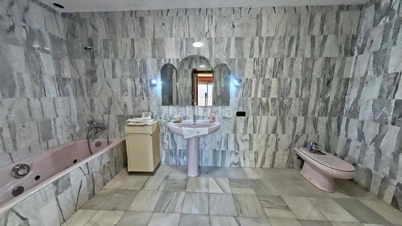 Foto 47f04042-7ffa-422f-8d06-cd591d1088c7. Edificio en Alfés