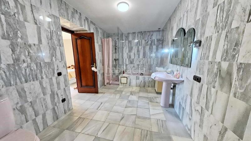 Foto b633cd4c-8e37-4a1b-aca4-33a28b531dbb. Edificio en Alfés