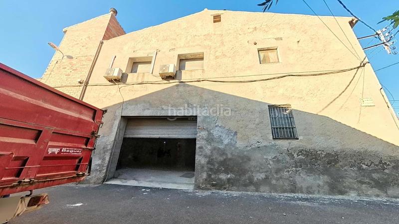 Foto d85405fb-e173-4456-914a-8a954a28aaf3. Edificio en Alfés