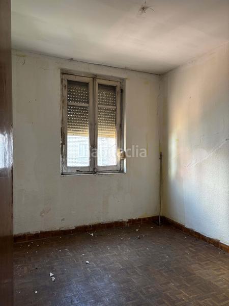 Foto 5e6ef7fa-2764-4fa6-8ca0-482807a2e918. Edificio en calle pérez galdós 32 en Crucero León