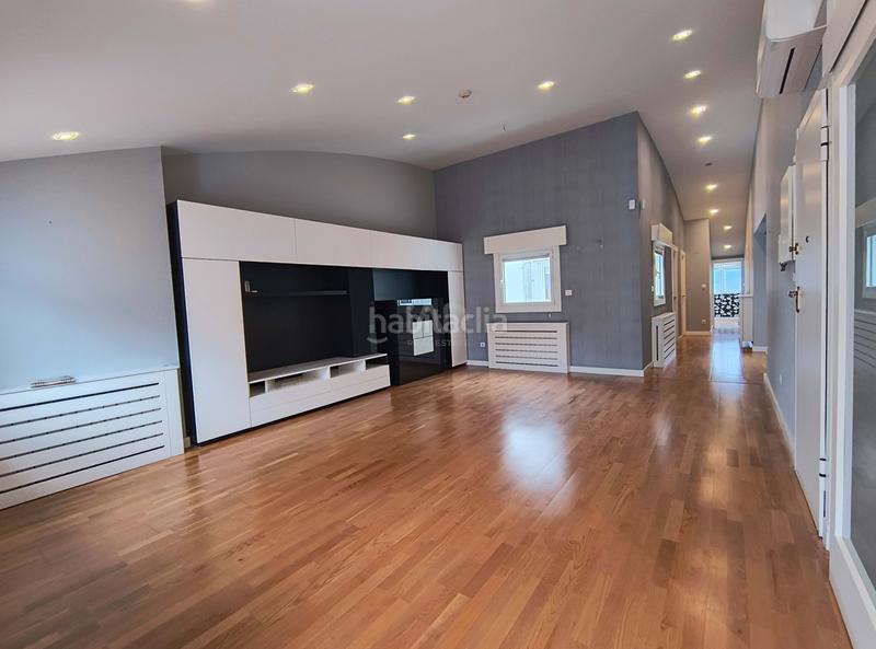 Foto 1db3fad2-ba93-4be7-a569-6549233c4e50. Àtic amb calefacció a Centro - Areal Vigo