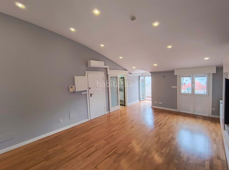 Foto d3a8723b-d2f0-4be7-b239-ae854d970c52. Àtic amb calefacció a Centro - Areal Vigo