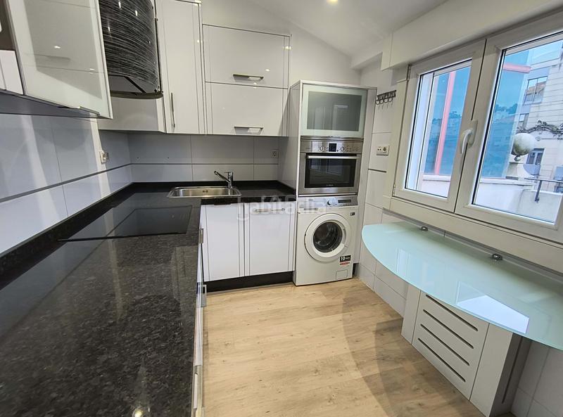 Foto 624b371a-4fb6-43f5-8bac-3b9691363a93. Dachwohnung mit heizung in Centro - Areal Vigo