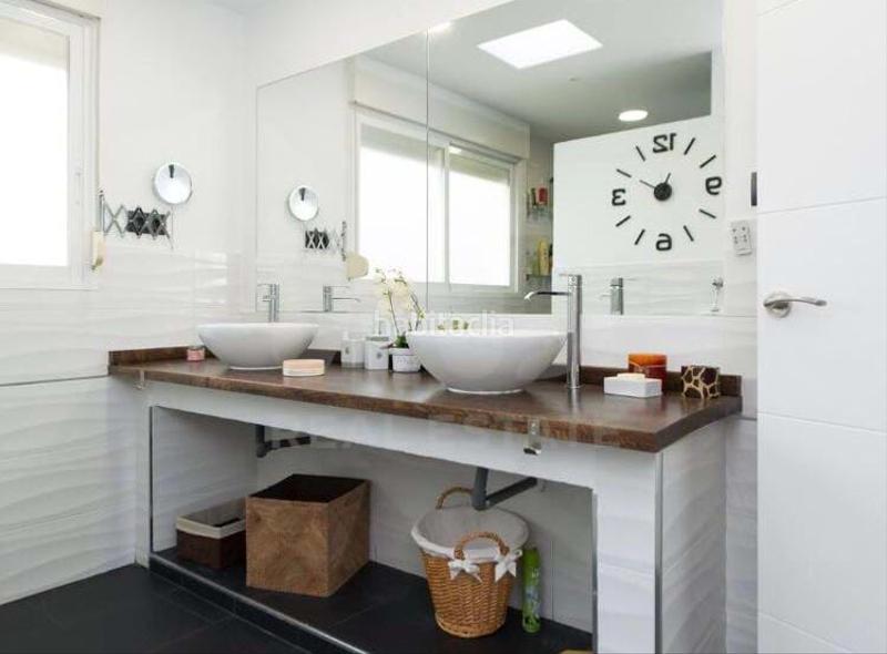 Foto 3e00af10-918b-43a0-82fb-7372e4da2a78. Casa aparellada amb calefacció piscina a Pueblo Español-Coveta Fumá Campello (el)