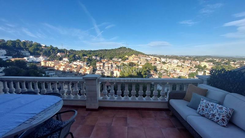 Foto 89832a6a-7d69-4dc4-a14d-35f40a76c775. Casa aparellada amb calefacció aparcament a Segur de Calafell nucli urbà Segur de Calafell