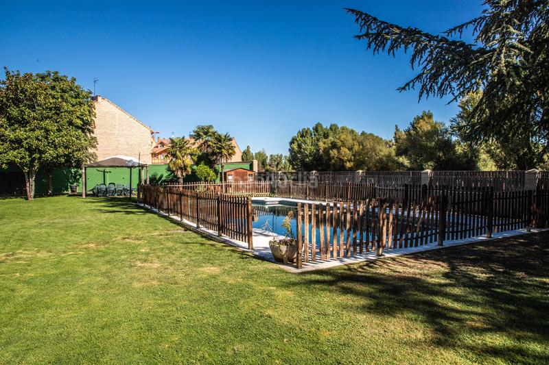 Foto 05e6888f-3d8f-4e29-af6b-3a83a2fe4841. Casa amb calefacció aparcament piscina a San Andrés del Rabanedo pueblo San Andrés del Rabanedo