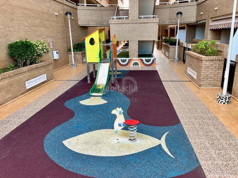 Foto e886a90f-4de5-4907-aa23-66884f28fa64. Flat with heating parking pool in Jardines del Mar Oropesa del Mar