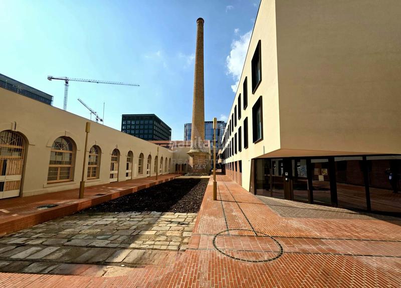 Foto 16bc6fc4-009c-455d-87e2-2608a89d47bb. Traspaso local comercial en Provençals del Poblenou Barcelona