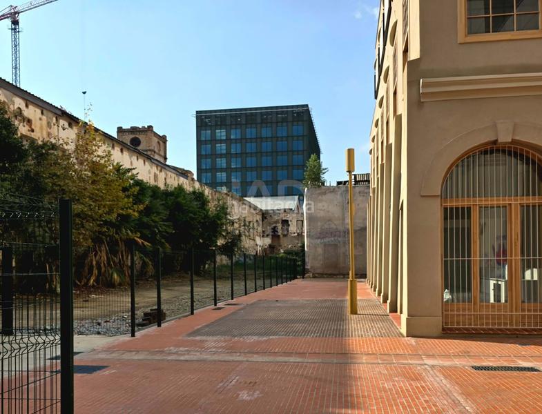 Foto 53445784-81e3-419c-a67f-58c91df93aa8. Pas-de-porte local commercial dans Provençals del Poblenou Barcelona