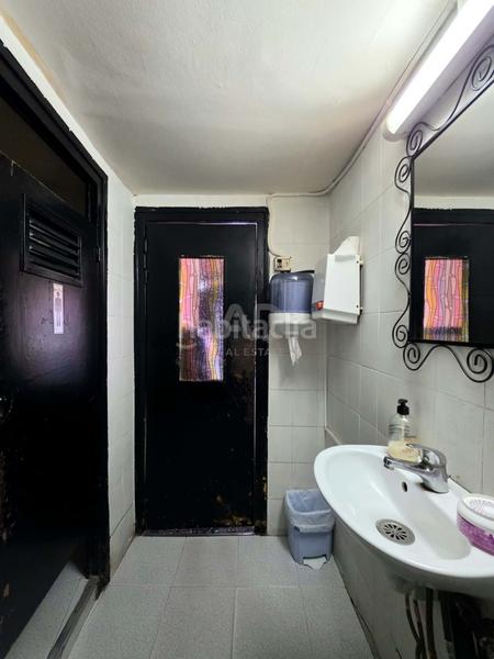 Foto c0f77803-3429-4894-bc7d-65d3a4b85969. Trapasso locale commerciale in Provençals del Poblenou Barcelona