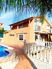 Chalet in Carrer De Mondúver 10