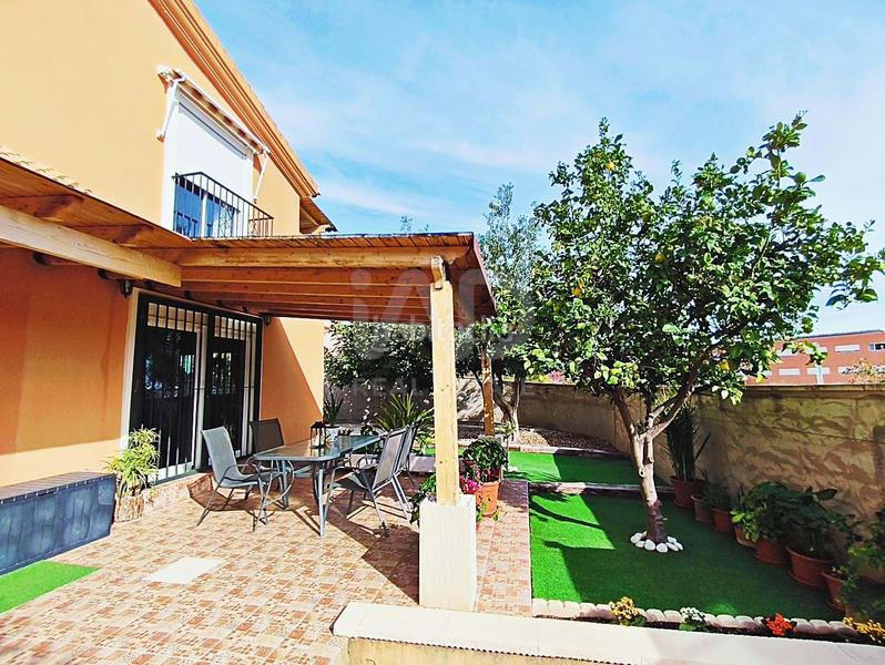 Foto 9220bf2b-82cb-47a0-99b1-16f2b99c3ba1. Chalet mit parking pool in Centro Mutxamel