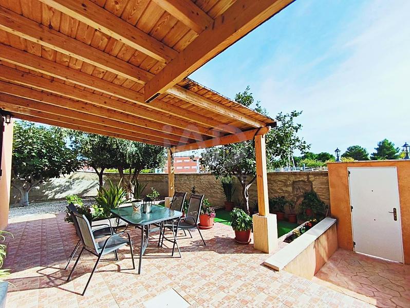 Foto 4edc5bcc-61da-4b4a-accc-1869f7c091c9. Chalet avec parking piscine dans Centro Mutxamel