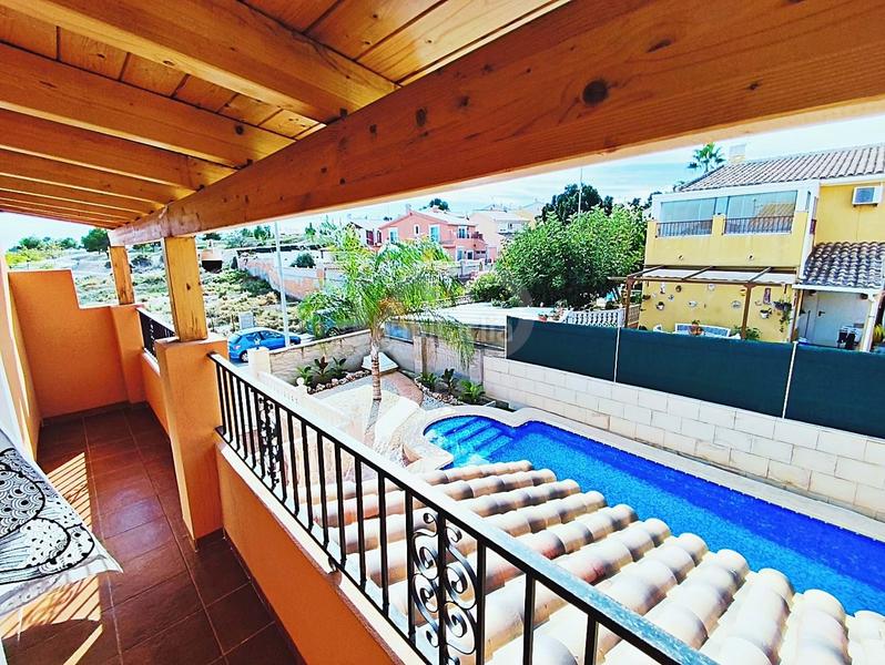 Foto 6678bc5c-5184-49a4-a72f-dd8504d05fb6. Chalet avec parking piscine dans Centro Mutxamel