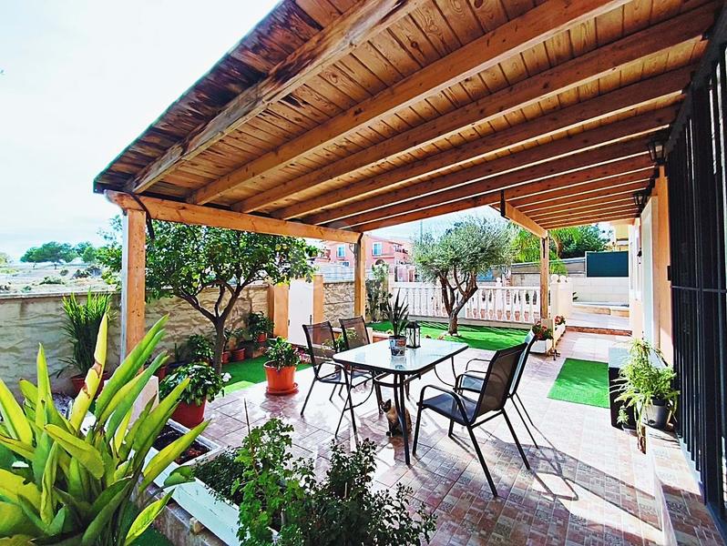 Foto a1b00437-0787-4799-8598-6693c52188b4. Xalet amb aparcament piscina a Centro Mutxamel