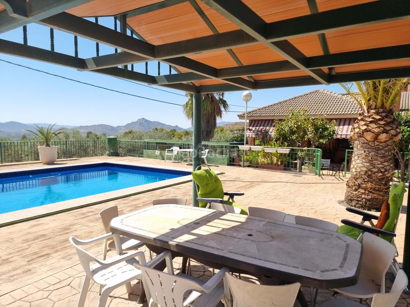 Foto 5280ad49-f022-4f21-a4bc-13bb65eb4513. Casa con piscina in Sax