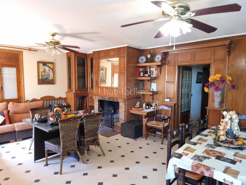 Foto ce10f3e3-72b6-4fa8-a5cb-f723f32cf951. Casa con piscina in Sax