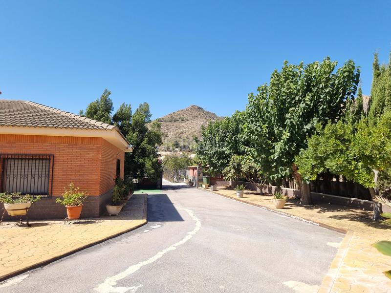 Foto eb178d5c-e8cf-47a3-8269-ac1dae85ebe7. Casa con piscina in Sax