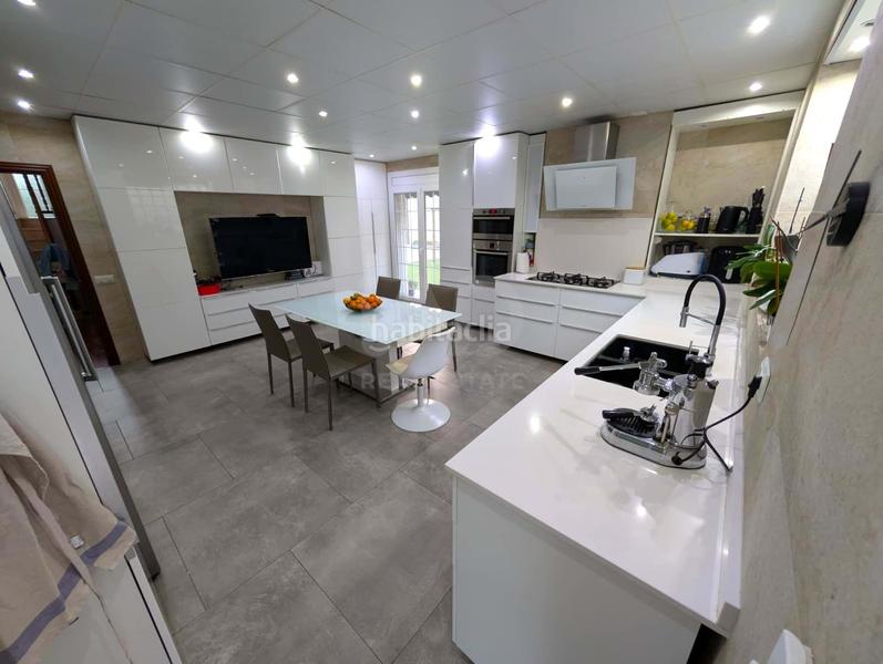 Foto cb43bfd4-e346-4aa0-a567-e6b84ff944a8. Casa en Palau Girona