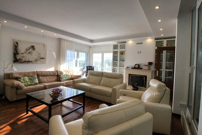 Foto eb3e0b13-818f-474d-b2f0-28d5bd85a008. House with heating parking pool in Palau Girona