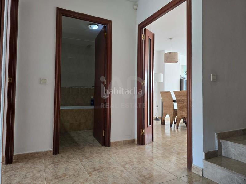 Foto 8e300de2-b699-4e4a-bbd2-de77f1666873. Casa bifamiliare in Cunit residencial Cunit