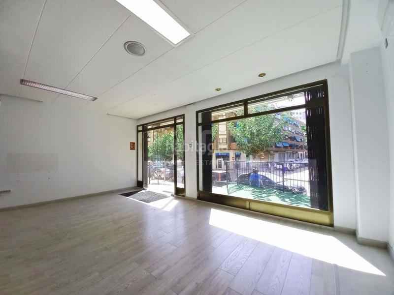 Foto 6acf5f37-45bc-42ea-adf9-fe6405571846. Alquiler local comercial en calle carrer de la mar 20 20 en Campello (el)