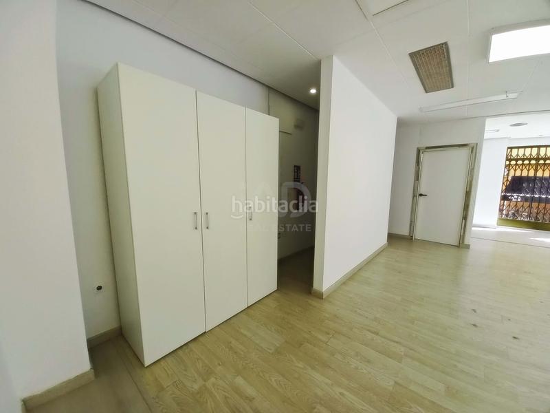 Foto b38c153c-660d-48e0-9eb9-6c9864371fb5. Alquiler local comercial en calle carrer de la mar 20 20 en Campello (el)