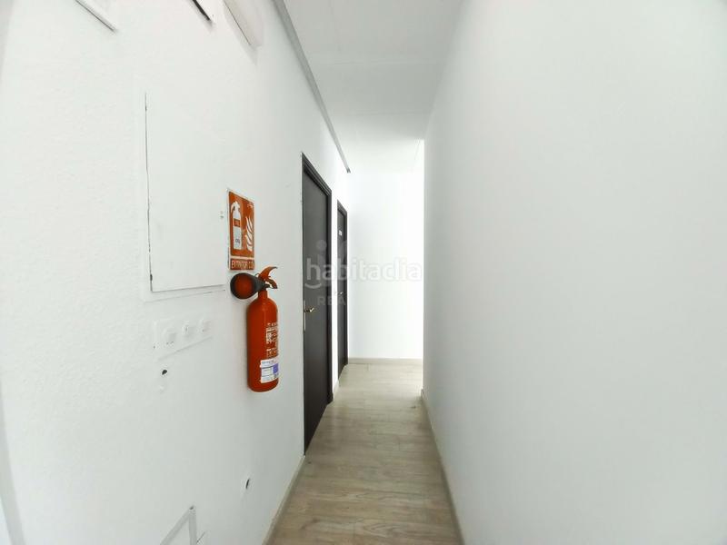 Foto be05bbd7-db46-4955-a0b4-42b9543ab271. Alquiler local comercial en calle carrer de la mar 20 20 en Campello (el)