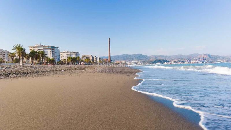 Foto 4dbe7e9c-b9b5-431d-bd6c-e700b83cac7a. Appartamento in Parque Ayala - Jardín de la Abadía - Huelín Málaga