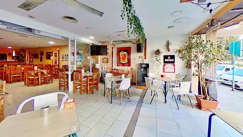 Foto c7bc8a99-7c82-40f6-8c36-1603306b25e7. Traspàs local comercial a avenida oscar espla 15 15 a Alicante