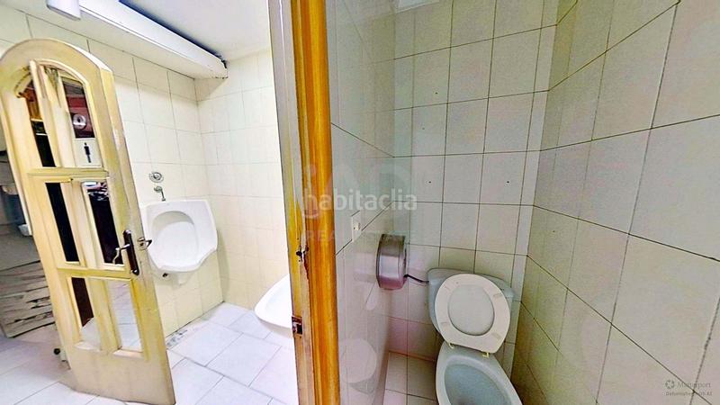 Foto 0aa2f0f7-ca6d-42e4-859e-30391c74df0e. Pas-de-porte local commercial dans avenida oscar espla 15 15 dans Alicante