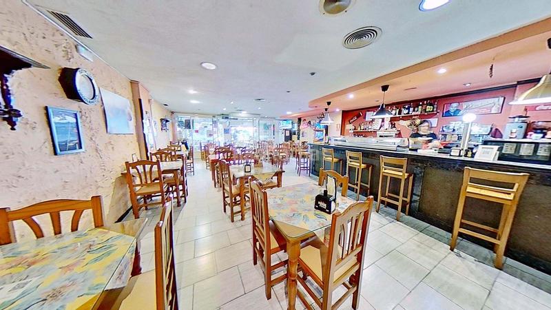 Foto 79fe4716-2fea-43d7-ae8c-0e9e4fbbde17. Pas-de-porte local commercial dans avenida oscar espla 15 15 dans Alicante