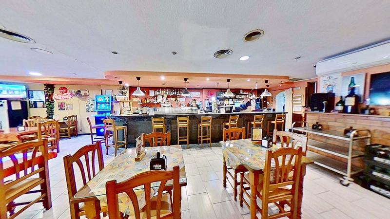 Foto 52a6567c-48f9-49d2-82f1-1b1e1c8fe319. Trapasso locale commerciale in avenida oscar espla 15 15 in Alicante