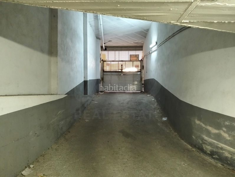 Foto 1dc00ca8-68e5-475a-a871-9815dc78ef07. Aparcament cotxe a Centre Reus