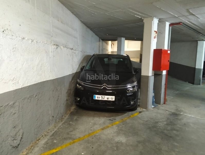 Foto 663e59a2-b5ad-4ac4-9c8b-4c31920ecaf7. Aparcament cotxe a Centre Reus
