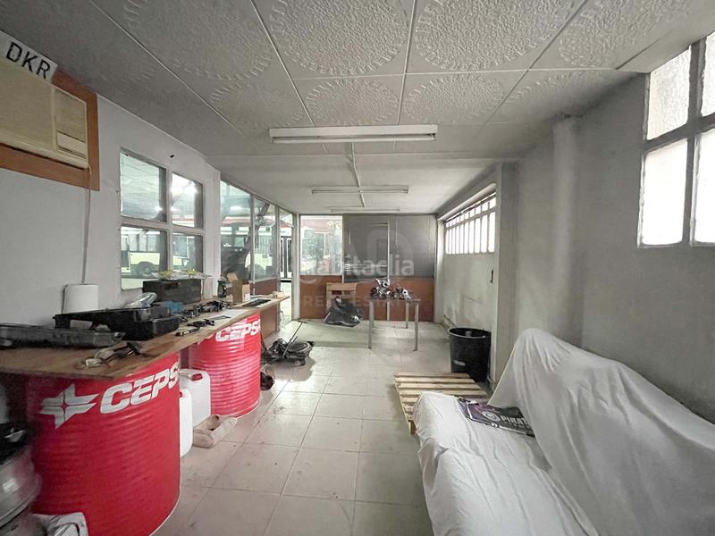 Foto 0878bd61-8313-4616-9a76-ccab21ba8bab. Geschäftsraum in calle valentí almirall 71 71 in Hostafrancs Sabadell