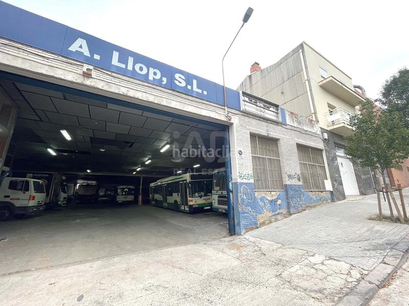 Foto 8206c56d-9f76-4ece-9c87-0686d2bd23a1. Local comercial en calle valentí almirall 71 71 en Sabadell